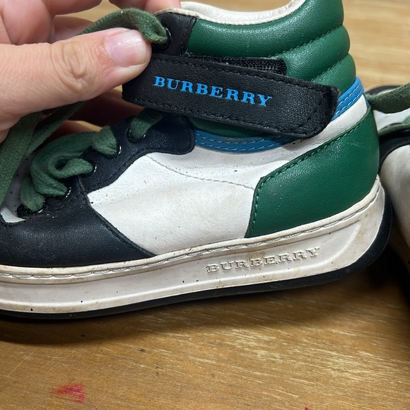 Kids size 28 Burberry shoes - Picture 4 of 4